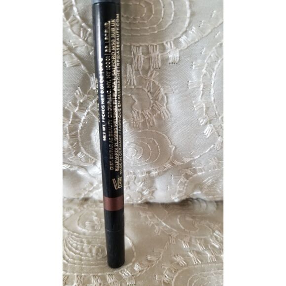Laura Geller’s Rose Gold eyeliner - Picture 5 of 5